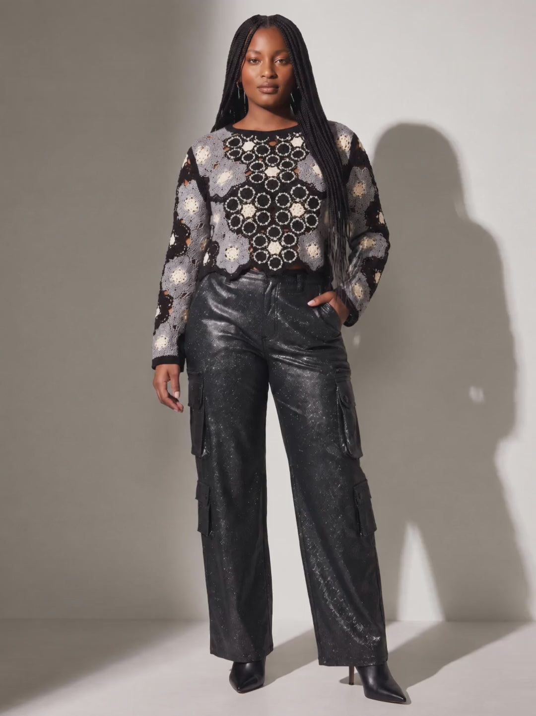 naomi-crochet-metallic-walk-pose